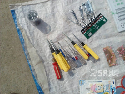 泰安泰山区火车站附近低价转让二手日用百货，清仓处理，欢迎选购