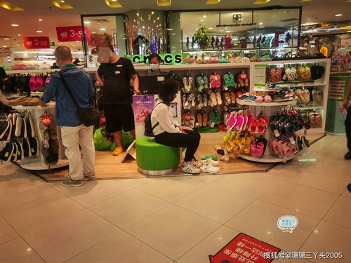 广州王府井百货告别时刻 打折潮引抢购热，二手日用百货成焦点